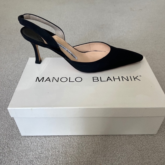 Manolo Blahnik black crepe pumps - Picture 1 of 5